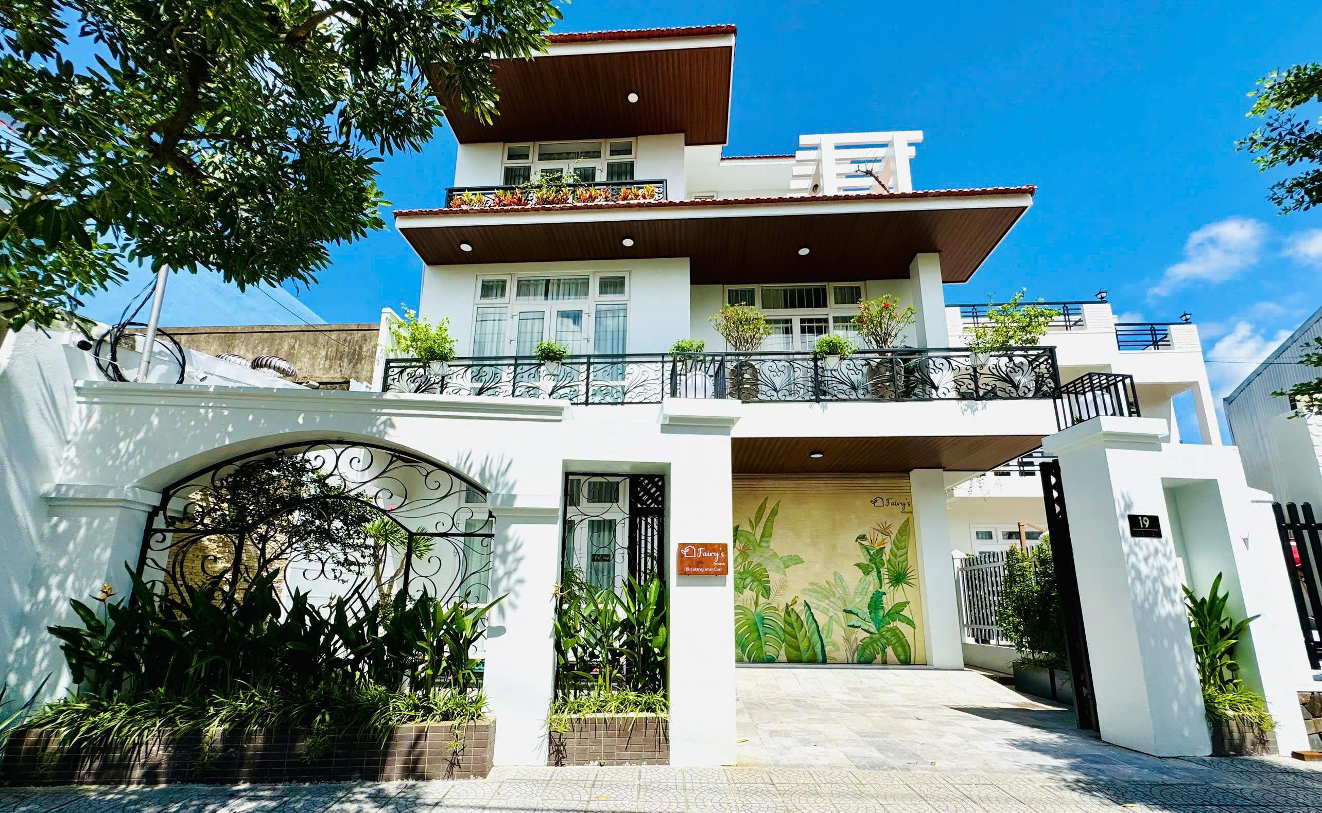 Mặt tiền Fairy's House Huế