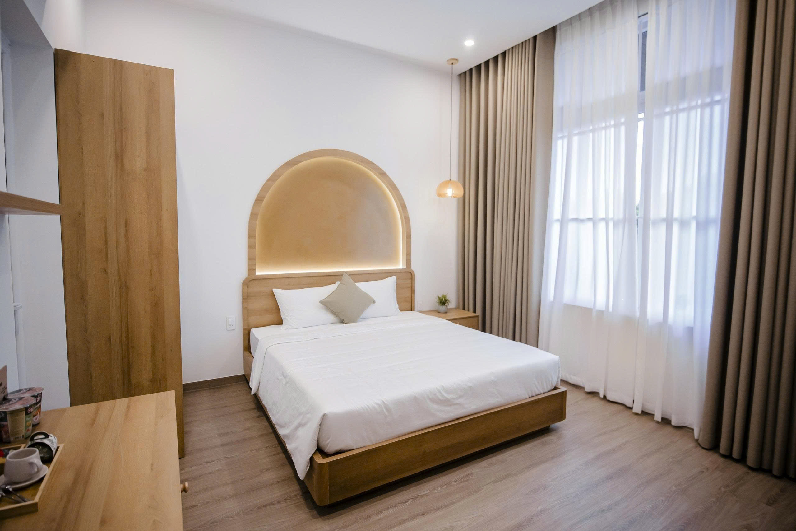 Phòng đôi cửa sổ rèm