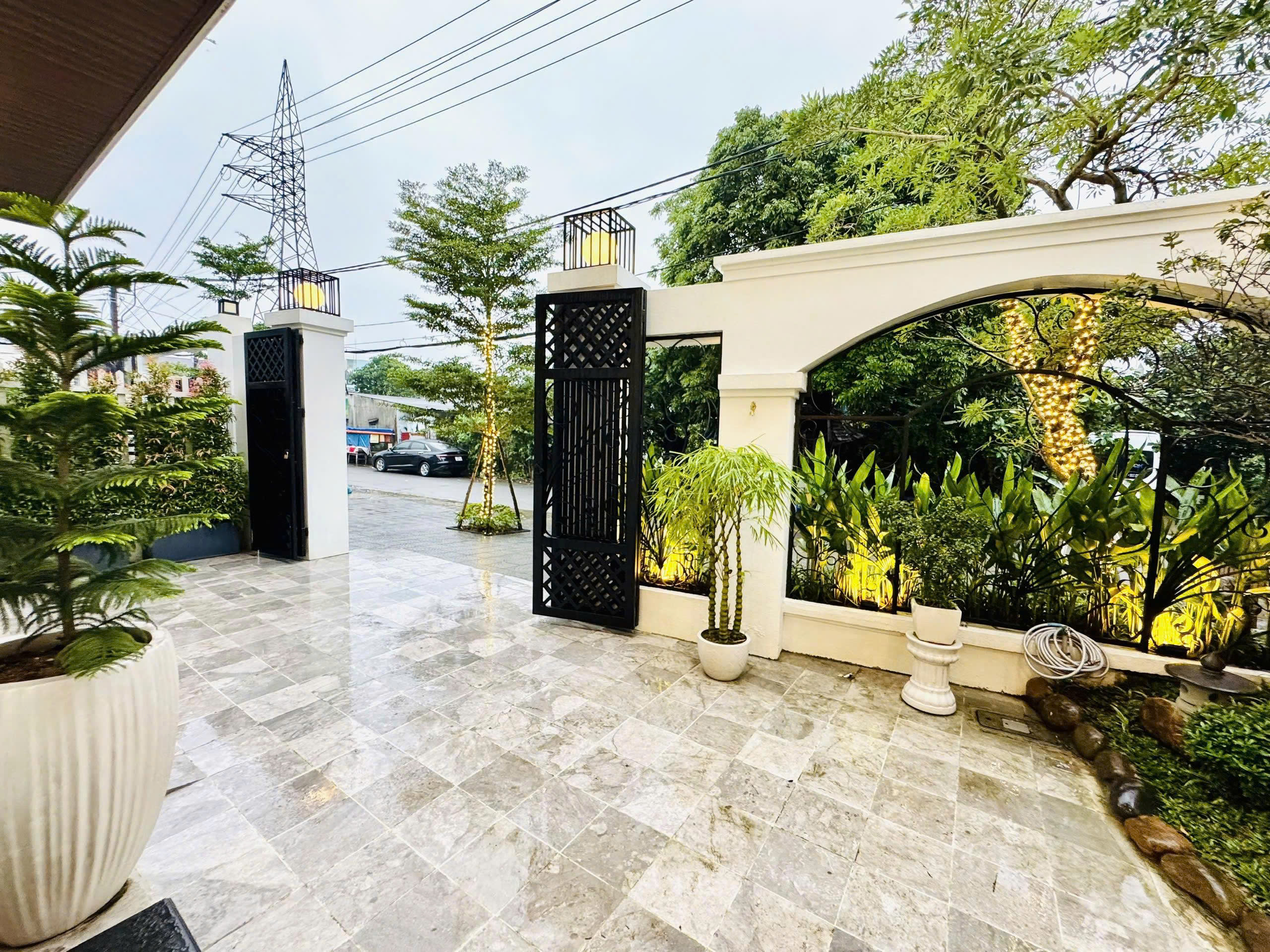 Sân vào cổng